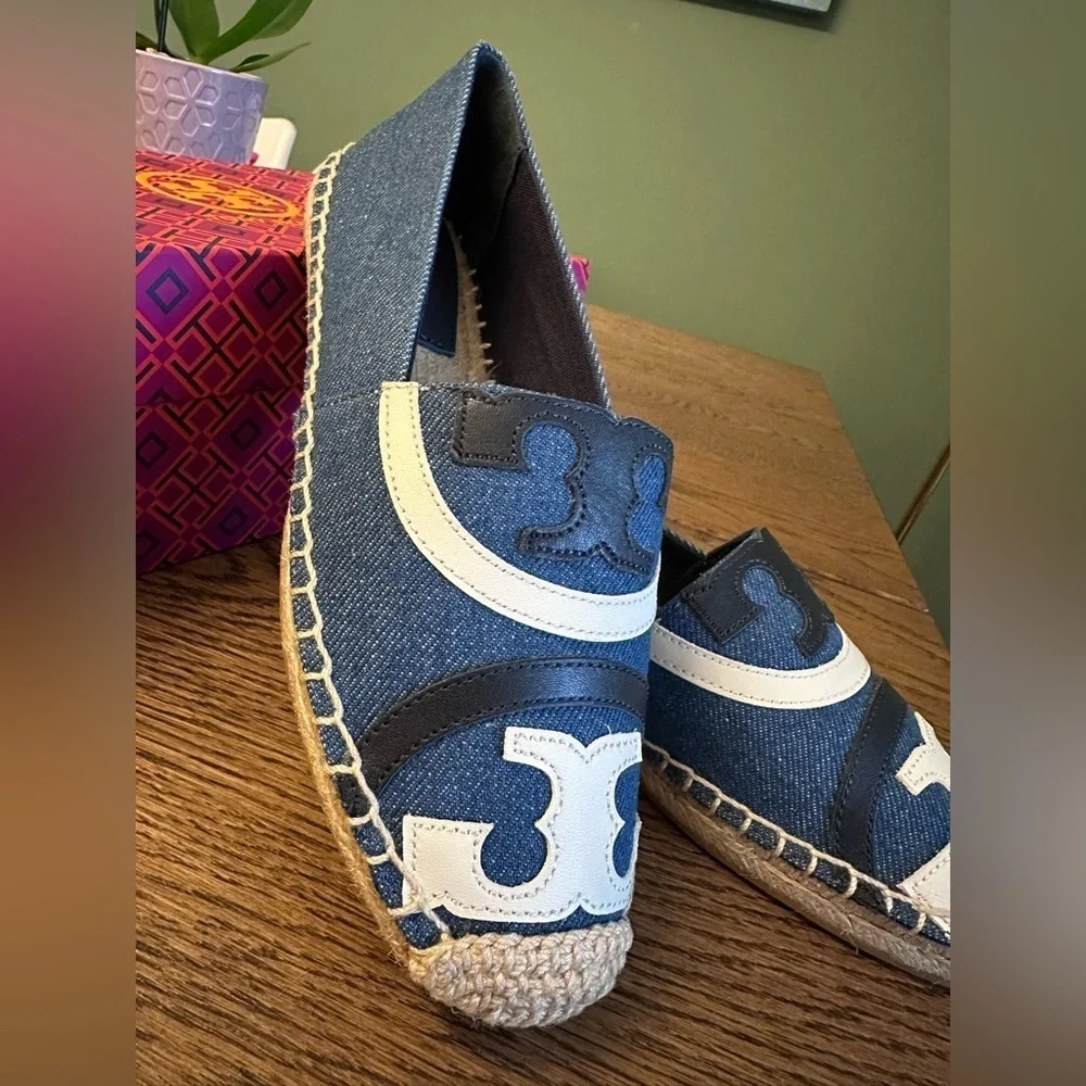 NWT! NEW! Tory Burch Poppy Canvas Leather Mixed Espadrilles -Denim Size US 5.5